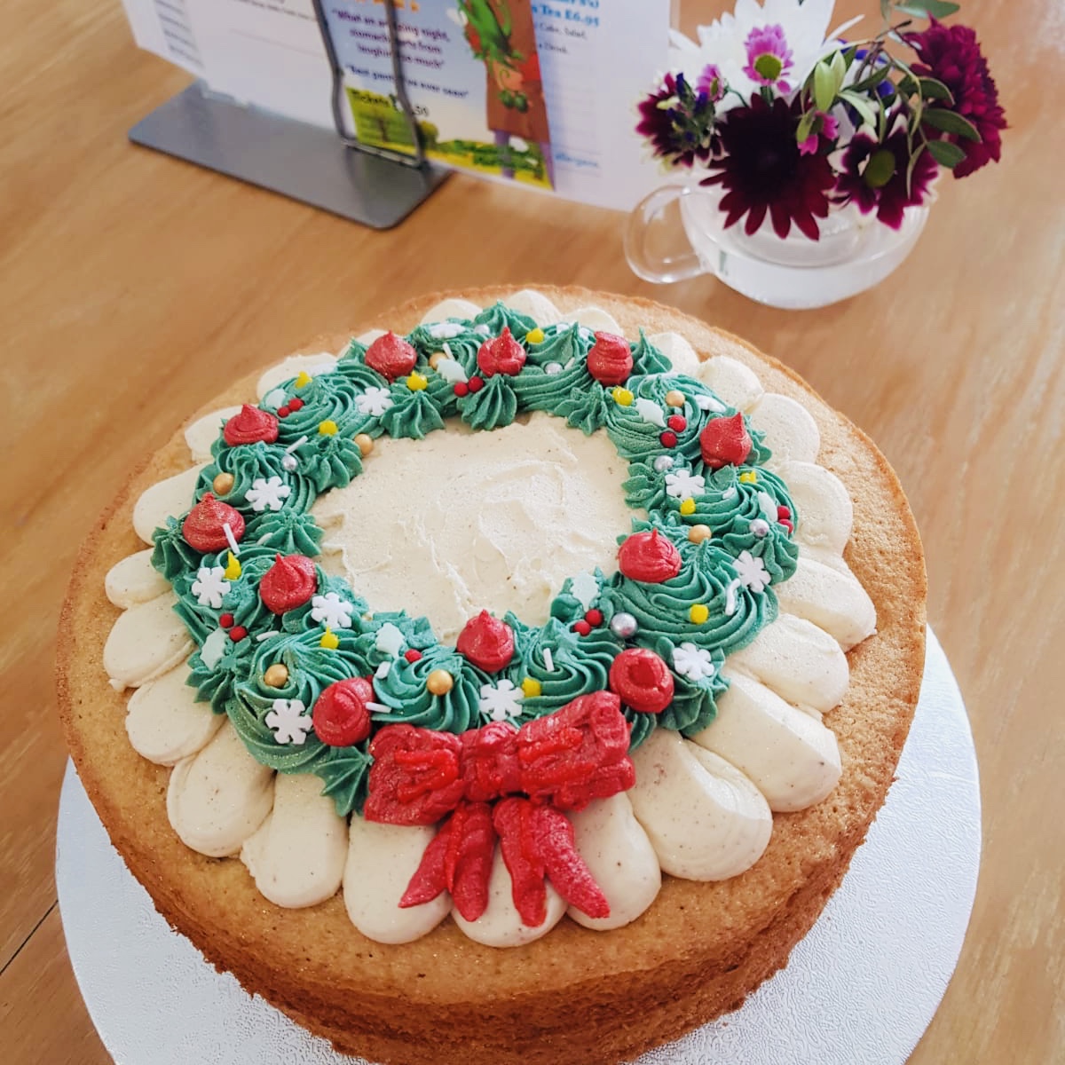 Check out this gorgeous Christmas Mince Pie cake! Why not pop in and enjoy a slice! #cakeaway #cake #tearoom