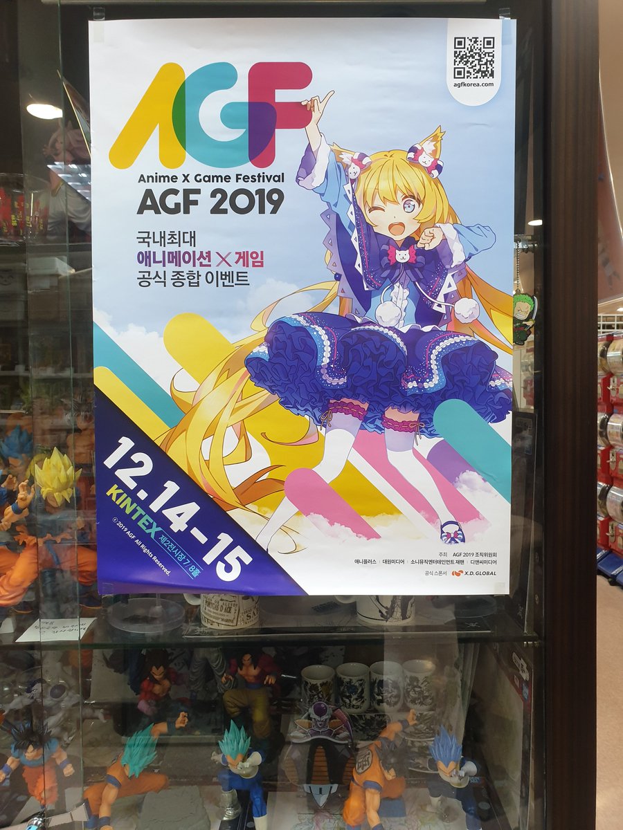 국전 들렀다가 찰칵
포스터랑 팜플렛이 여기저기 보여서 뿌듯뿌듯 :D