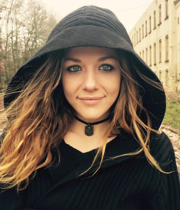 Watch Mark and Lace's leaked NSFW photo on TwXstars