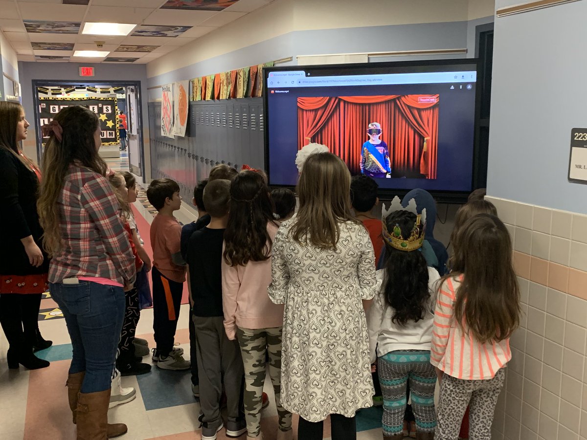 KOAikenElemMrT's tweet photo. The 4th grade Living Wax Museum is easily one of my favorite days of the year! Our students do an AMAZING job under the direction of Mrs. Graham & @kusserowKO I’m so #KOproud of all of them! @KOGoldenEagles #historycomingtolife https://t.co/Xjtx7H454l