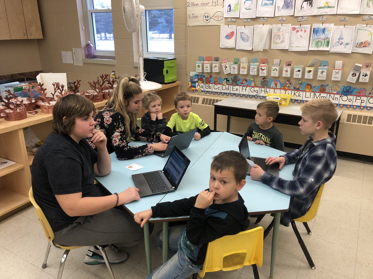 PalmerRapids_PS's tweet image. Hour of Code, Grade 7/8 leadership with Kinders. Thanks @MrJonathanPratt for joining us today!  #anyonecancode #PRPSRocks #RCDSBCodes #hourofcode