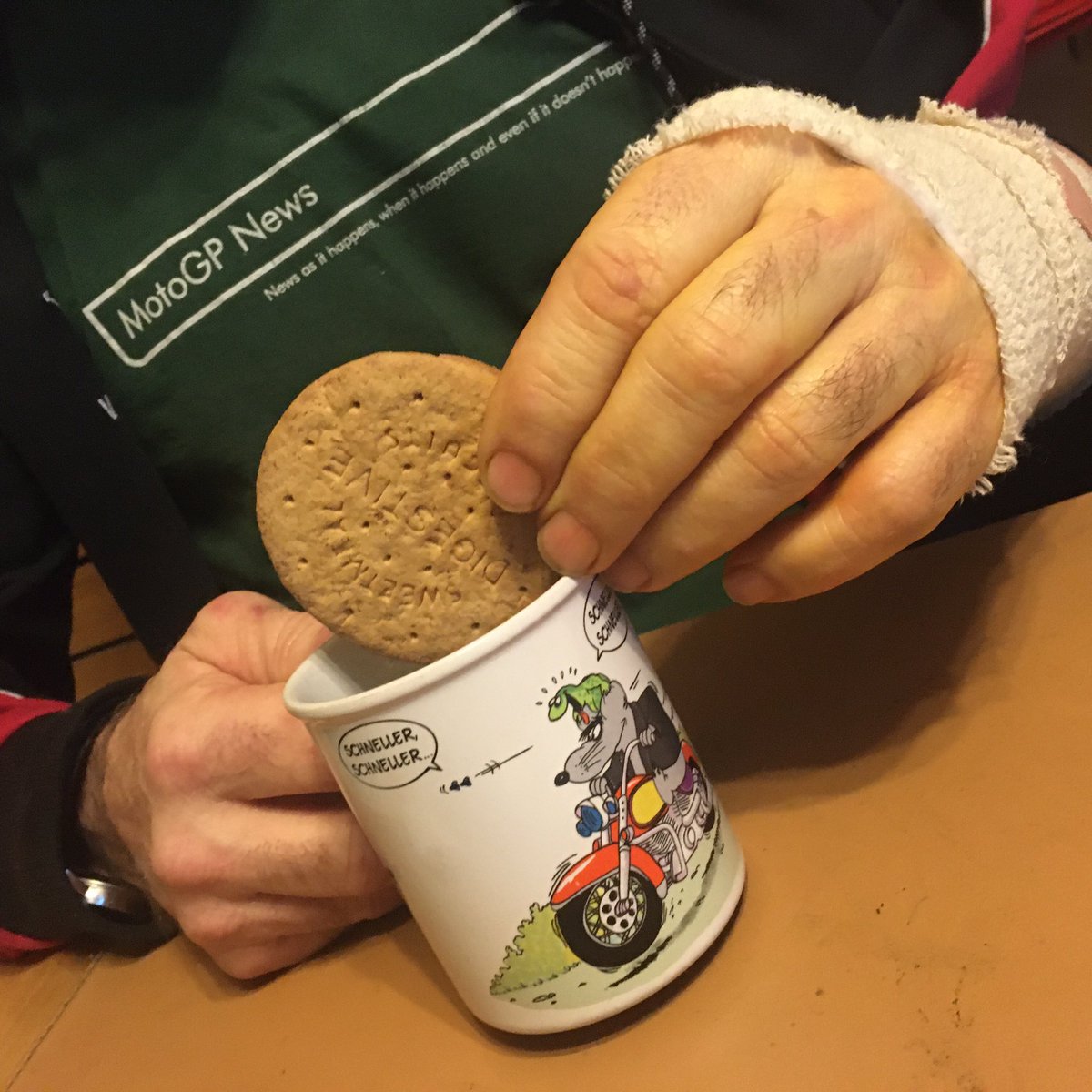 no1bloke's tweet photo. Pleased to report #normalservicehasbeenresumed thanks Mr Powell-Smith @HandClinic for a top job in @HarrogateNHSFT #brewtime #yorkshireteagold @yorkshiretea #dunking #afternoontea #tasty @motoGPNews #motogpnews #tracklife #ontrack #digestivebiscuit #schnellerschneller #Motorsport https://t.co/Kay9Elk4G3