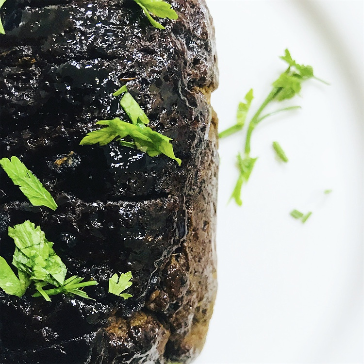 LickYourPlates's tweet photo. 12 Days of Christmas: Roast Seitan https://t.co/sV9g8EiOAq https://t.co/OKdMhbPrVT