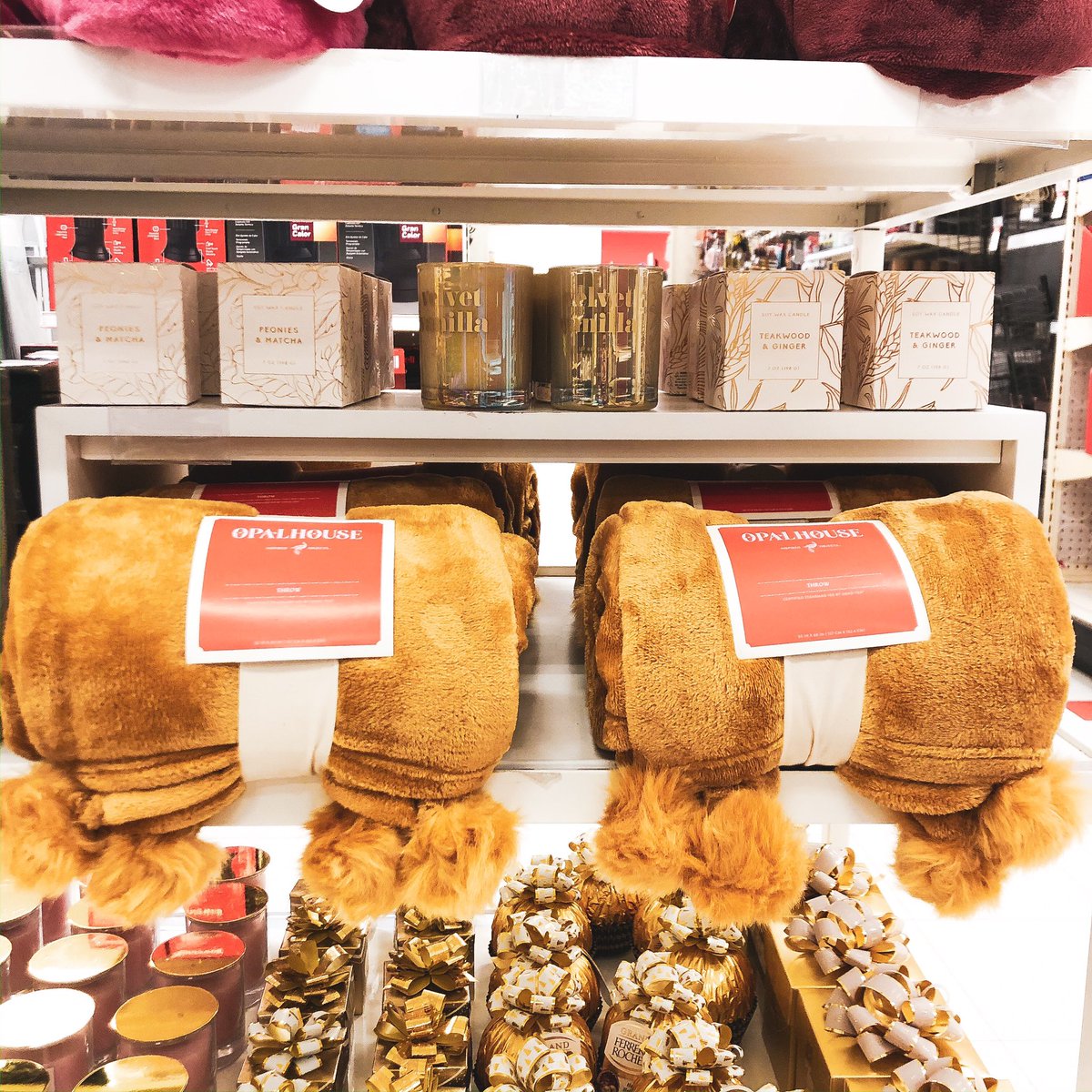 karleeT1129's tweet photo. Another day, another opportunity to remerch after sell-through here at #T1129! As much as we love a good color story, so do our guests!  

@sarah_hunsucker @StephenpTarget @ContrucciJoe @IanFromTarget @I_Tob26 https://t.co/n0OPFeR85Z