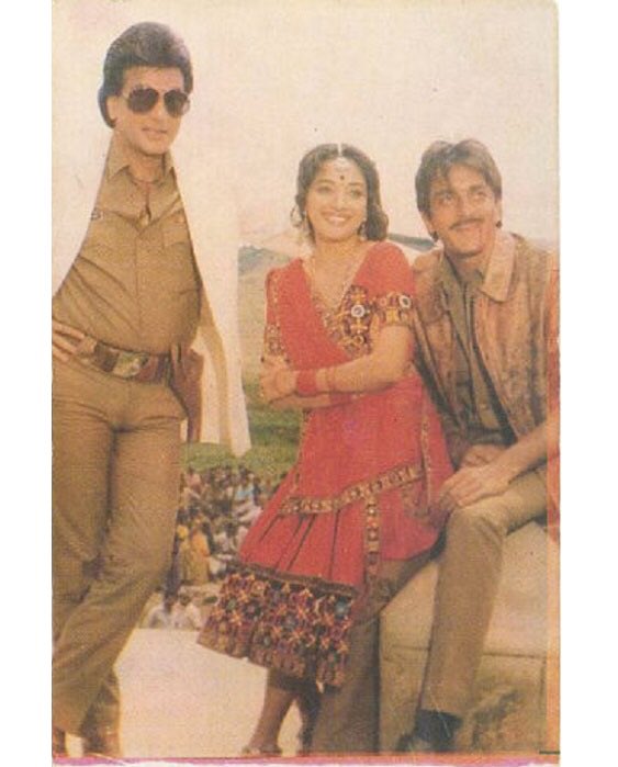 VintageMuVyz's tweet photo. #29YearsOfThanedaar #14Dec1990
#Jeetendra #Jayaprada #SanjayDutt #MadhuriDixit
#KiranKumar #GogaKapoor #SharatSaxena #TejSapru
#BappiLahiri #RajSipppy
#90s #muvyz #muvyz121319 @duttsanjay @MadhuriDixit https://t.co/UMT4x0poUD