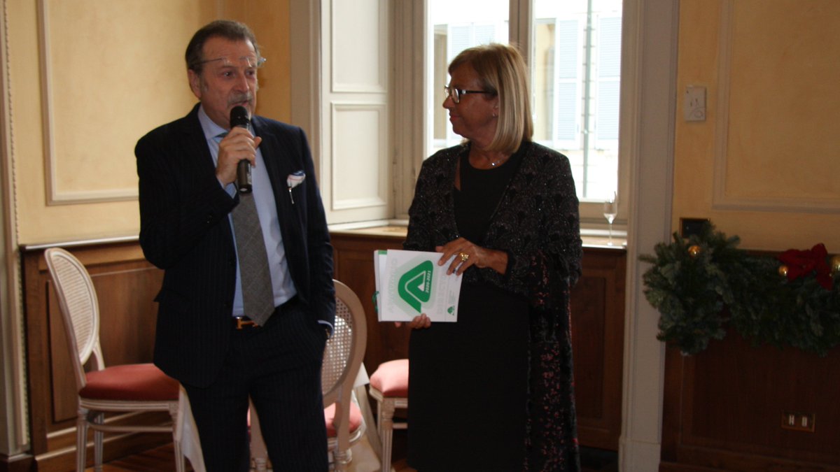 AssICCchimica's tweet photo. L'11 dicembre 2019 è stata presentata la nuova edizione dell'Annuario Soci AssICC 2020 - 2021
Presto verrà inviata ai soci una copia cartacea
#Annuario #Directory #AssICC #Presidente @marco_coldani https://t.co/F9Jr9PgLVm