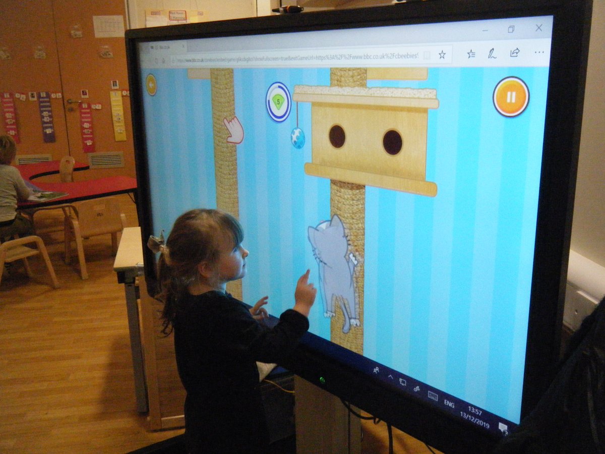 FWPSCnursery's tweet photo. Red Room 2 children showing off their digital learning skills on the promethean board. Here we are rotating and scaling pictures, completing jigsaws and playing interactive games feeding virtual pets. Well done boys and girls! #dun3dee @Dun3Dee https://t.co/Znh9NPIyUI
