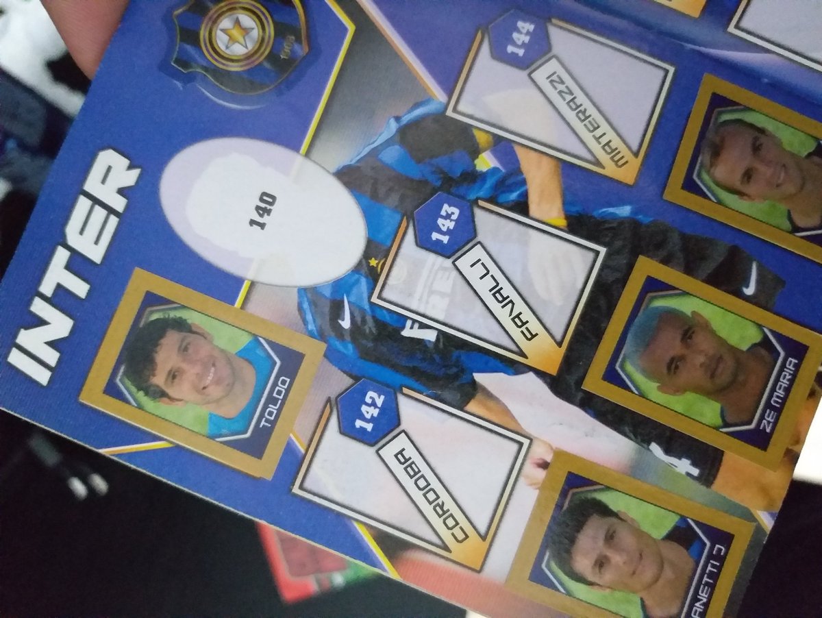 Muhannad6aher's tweet photo. أيام عز الدوري الإيطالي كانت في مستكة تشريها يعطوك كُتيّب معاه مُلصقات صور للاعيبين و تقعد تمضغ و تعبي و مُتعة لا قبلها لا بعدها ههه.
هذي كانت الفانتازي متاعي وقتها وتهيالي قليل بكل الي يتذكروها .. https://t.co/sJozEAvhOT