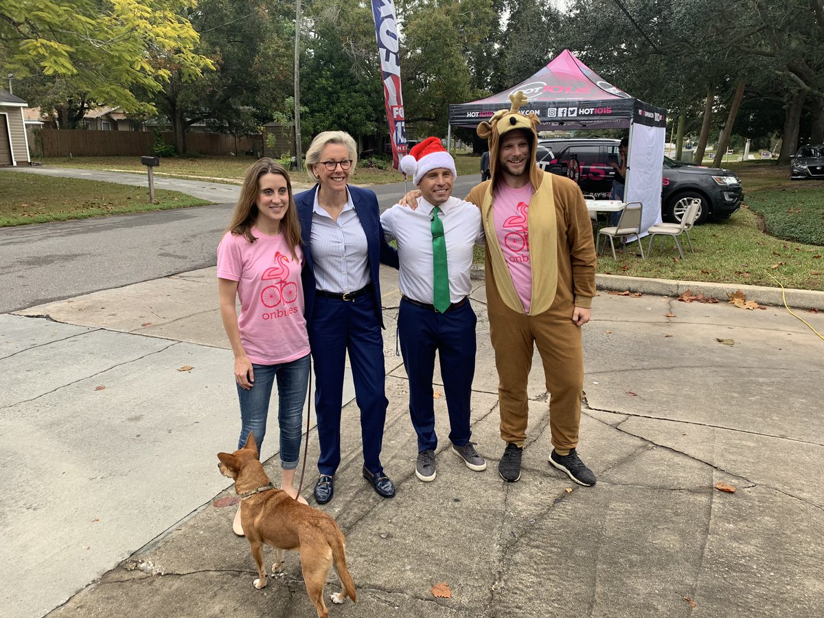 FOX13careforce's tweet photo. Surprise visitor!  @JaneCastor stopped by the @MetroMinistries toy and food drive @FOX13News along with @onbikes_org who donated several bikes to kids in need! Thank you! 💙 We’re taking donations until 6:30p here and at @MetroMinistries #Pasco! #BeHope https://t.co/2yJmsKGWTL