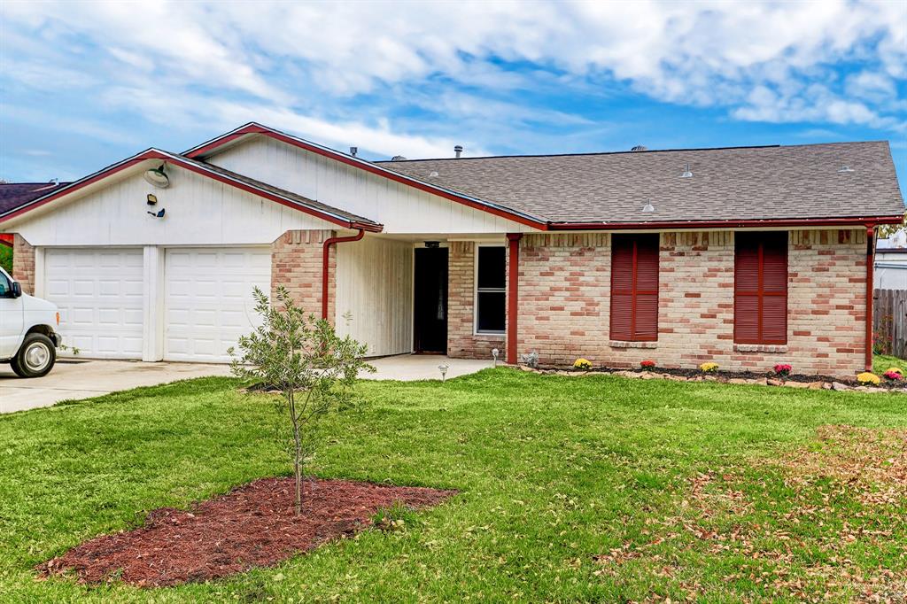 TheSimienTeam's tweet image. What better gift could there be this holiday season than finding your dream home? Check out our hot properties and find yours today! mailchi.mp/5b7d6f64d061/s…