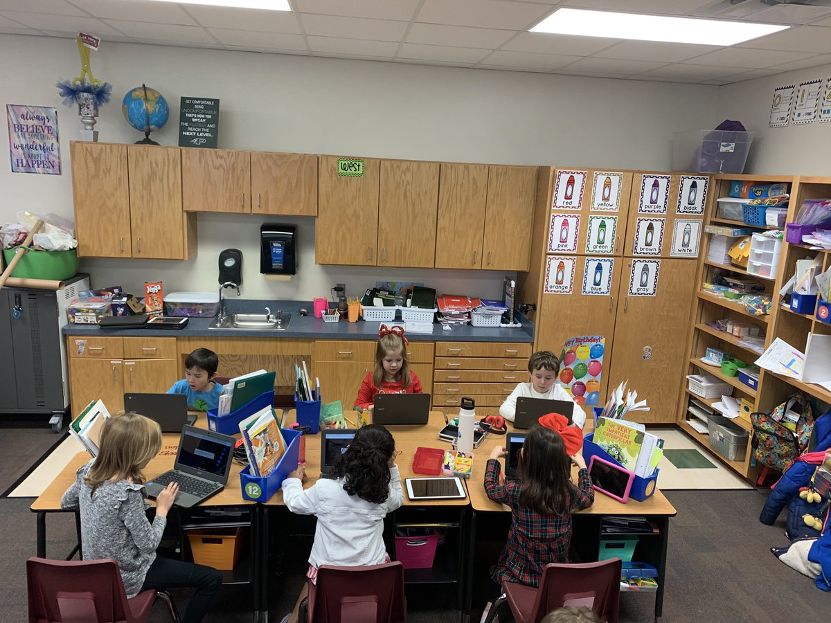 mbjgeiter's tweet image. @NJSmithEDU look at my kids!! Hour of Code! T-Tess goal 👏@dlwallwallace