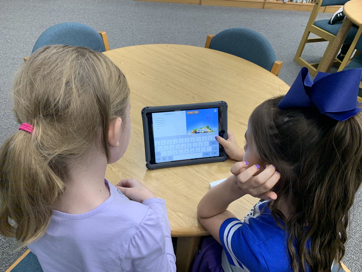 SusanScholz4's tweet image. First and second grade pairing up to code using Swift Playground! These are our future technology wizards! #1LISD #LISDcodes #gidjag