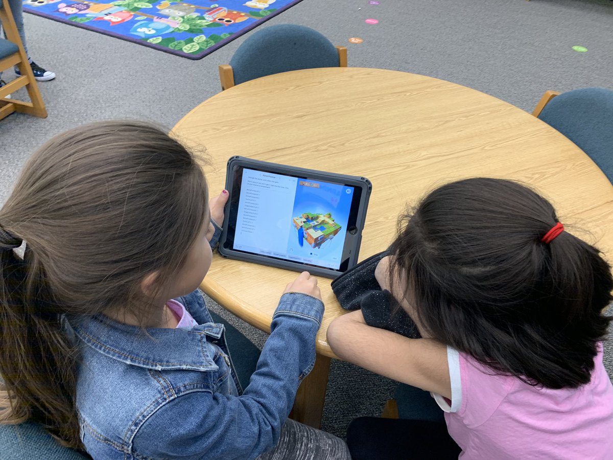 SusanScholz4's tweet image. First and second grade pairing up to code using Swift Playground! These are our future technology wizards! #1LISD #LISDcodes #gidjag
