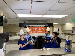 UF_FSHN's tweet photo. Congratulations to our @UF_FSHN #FoodScience #ProductDevelopmentTeam for making the finals of the @amsocbaking Baking Rock Stars competition! @percival_susan I think they are ready to rock & roll....the dough. Chicago here we come! https://t.co/kr4A6ONt2O