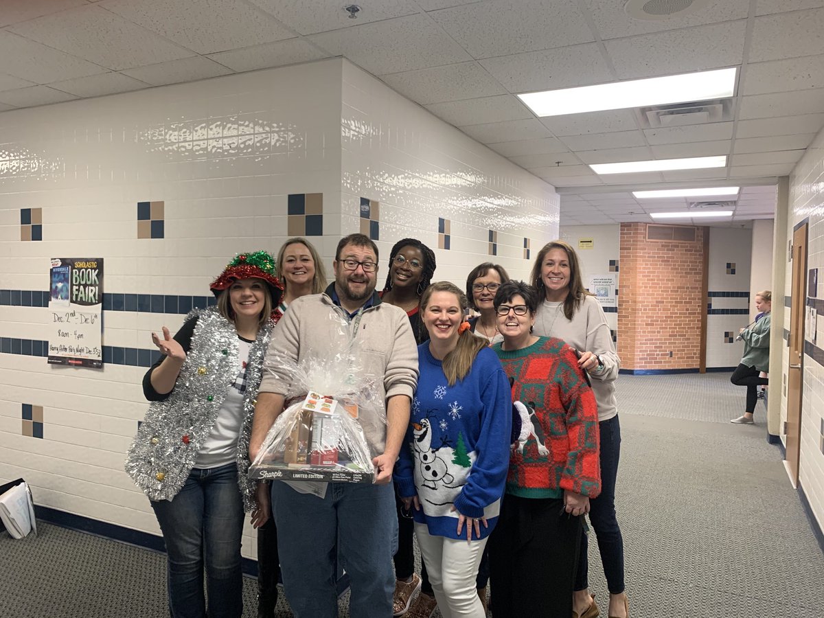 KellerSped's tweet photo. SPED HOLIDAY SWEATERGRAM PRIZE PATROL....TRIBAL PRIZE...JASON BIGGS we appreciate you!! #kellersped ⁦@KELLERMSPRIDE⁩ @KellerISD https://t.co/iND39Uz1vo