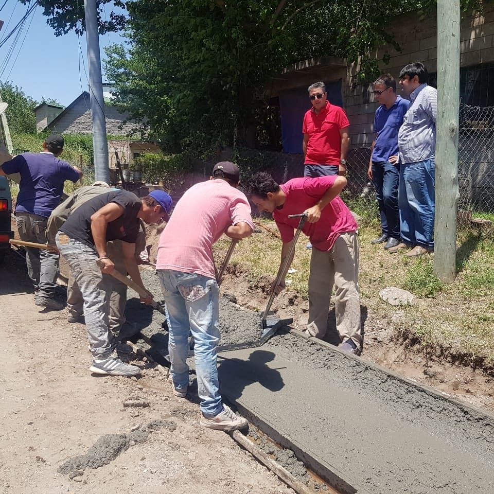 danielsalibi's tweet photo. Comenzó el Hormigonado de la #Obra de #CordonCuneta en Calle Las Drascenas del B° El Talar para completar el Desagüe de la Laguna de Retardo del Sector !!
@MinSPcba
@ministroflopez
#SimplementeGestion https://t.co/NIfRjg1YNW