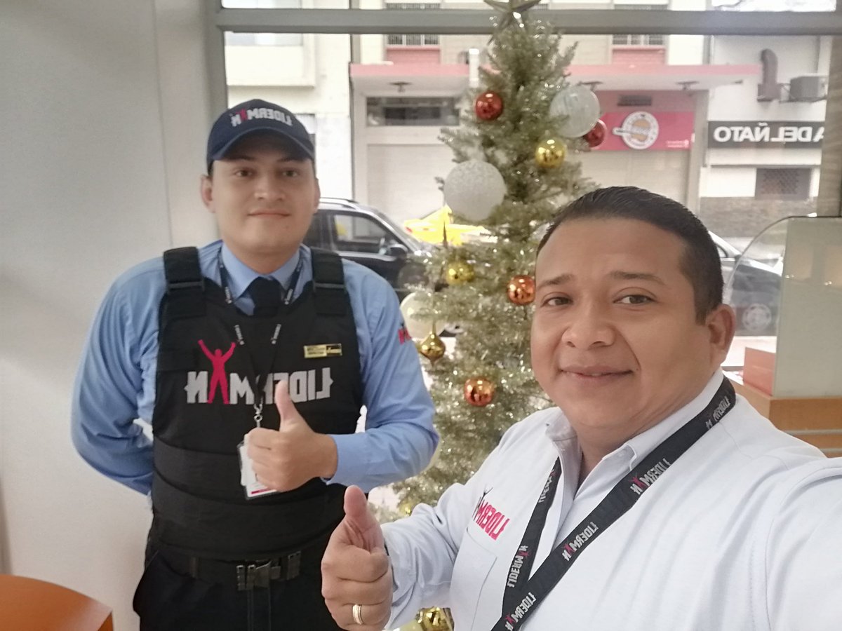 JavierBolivarAM's tweet photo. Semana productiva, visitando a nuestros Lidermans de la Zona Centro Sur de Guayaquil, personal atento cumpliendo sus funciones en #SomosLiderman #LidermanEcuador #LidermanZona3 https://t.co/rv1uBQtalF