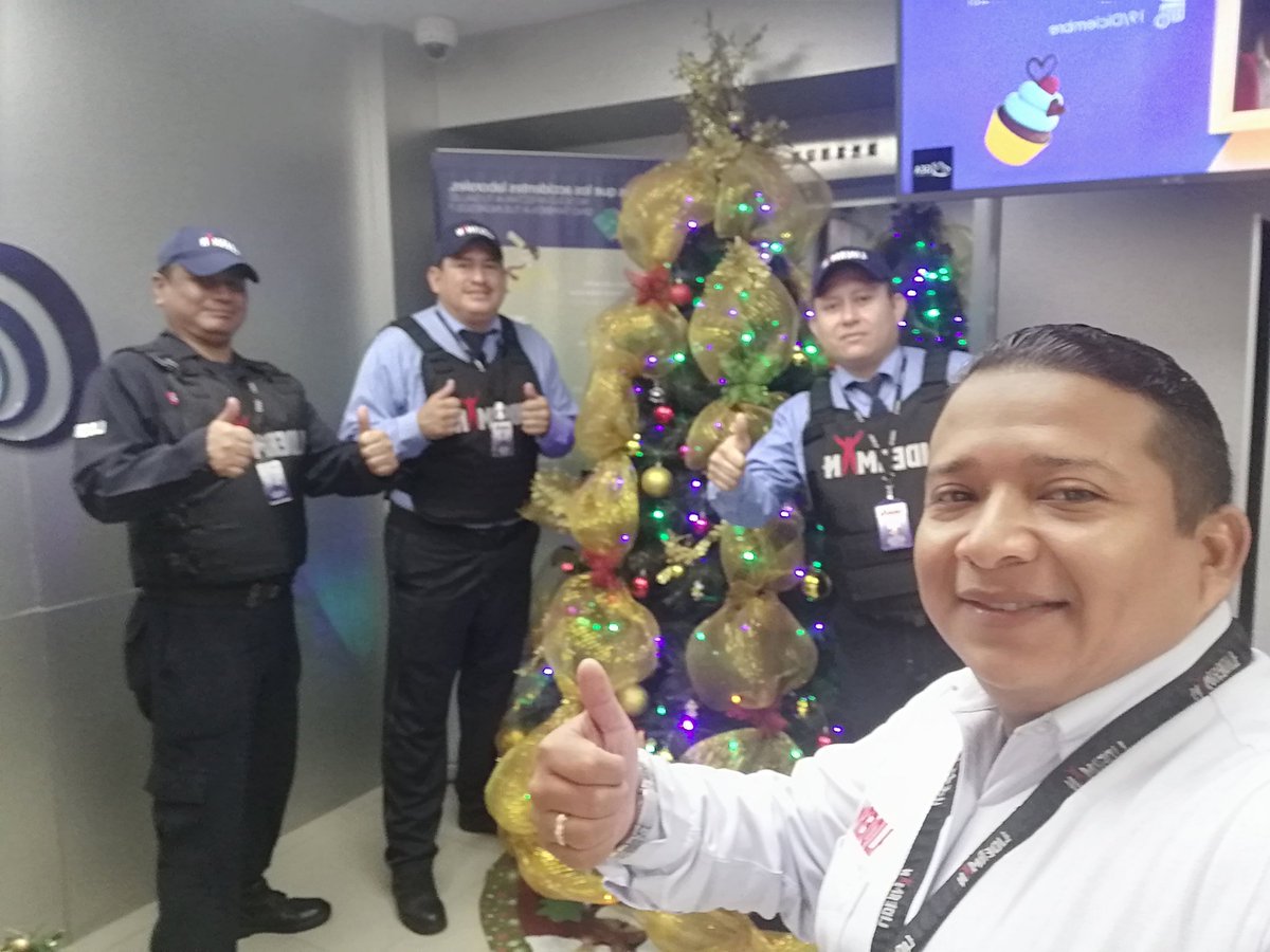 JavierBolivarAM's tweet photo. Semana productiva, visitando a nuestros Lidermans de la Zona Centro Sur de Guayaquil, personal atento cumpliendo sus funciones en #SomosLiderman #LidermanEcuador #LidermanZona3 https://t.co/rv1uBQtalF