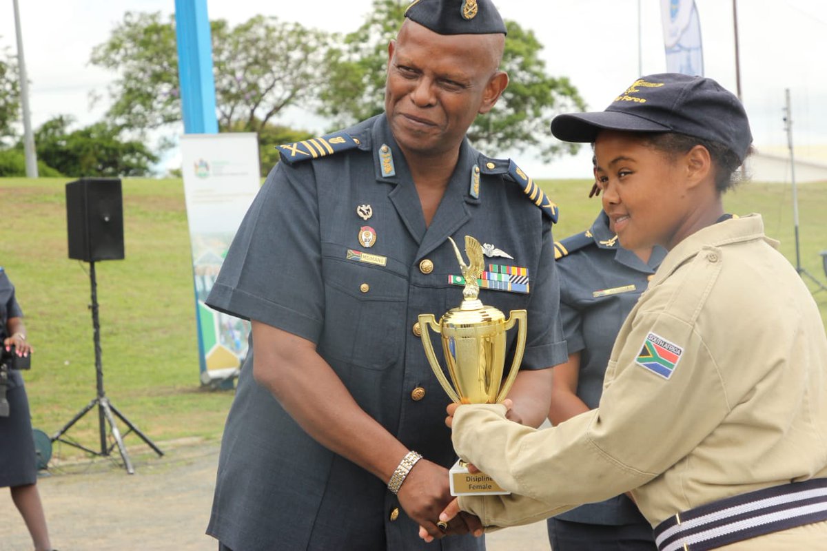 DBE_KZN's tweet photo. The Awarding Ceremony at the Passout Parade for the Young Falcons #SouthAficanAirForce
#SiyandizaProgramme
#YouthDevelopmentProgramme
@DBE_KZN @DBE_SA https://t.co/MJBIcT668h