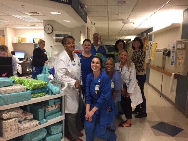 Duke_CSC's tweet image. Project Share - the gift that keeps on giving! Thanks so much Unit 9300 - inpatient Medical Oncology at Duke University Hospital for your continued support! Happy Holidays! @DukeHealth @Duke_DCA @VolTriangle