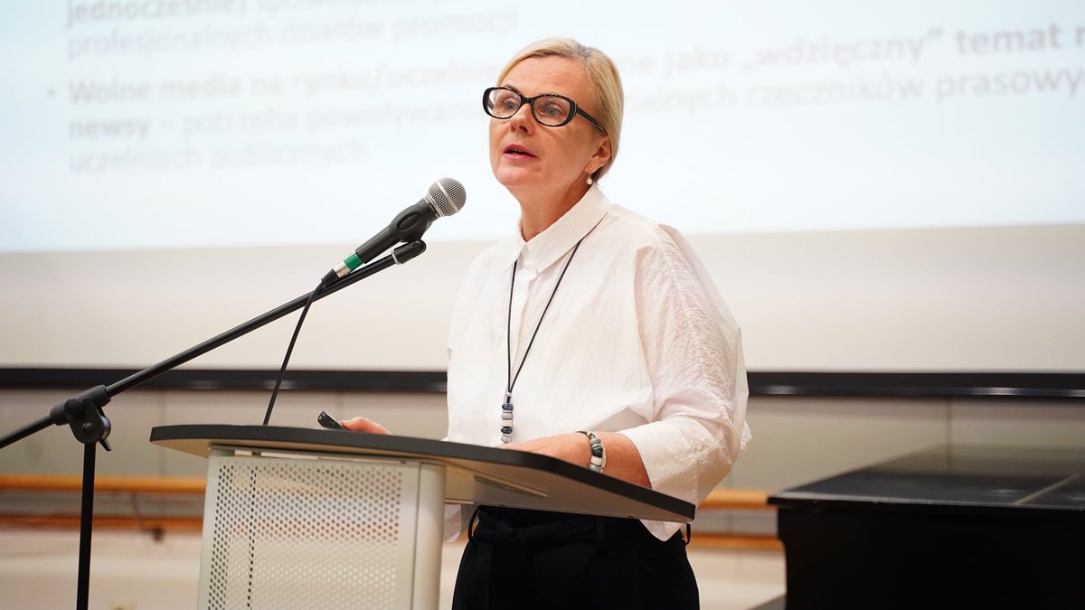 EtykaPr's tweet photo. ➡️ 💭Panel dyskusyjny, gdzie moderatorem był dr hab. prof. UW Dariusz Tworzydło, panelistami
🧠dr Beata Czechowska-Derkacz,
🧠dr hab. prof. UG Małgorzata Łosiewicz
🧠ks. mgr Marek Weresa
🧠mgr Malwina Żuchniewicz
🧠mgr Hubert Kuliński.

👏 Gratulacje! 👏 https://t.co/lzyA5bCKmM