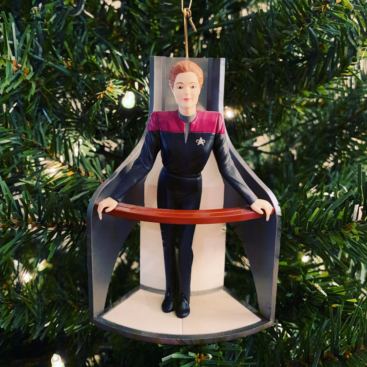Some holiday cheer courtesy of Captain Janeway and this classic @Hallmark ornament. Are you preparing for the holidays too? 🎄🎁#merryandbright #engage