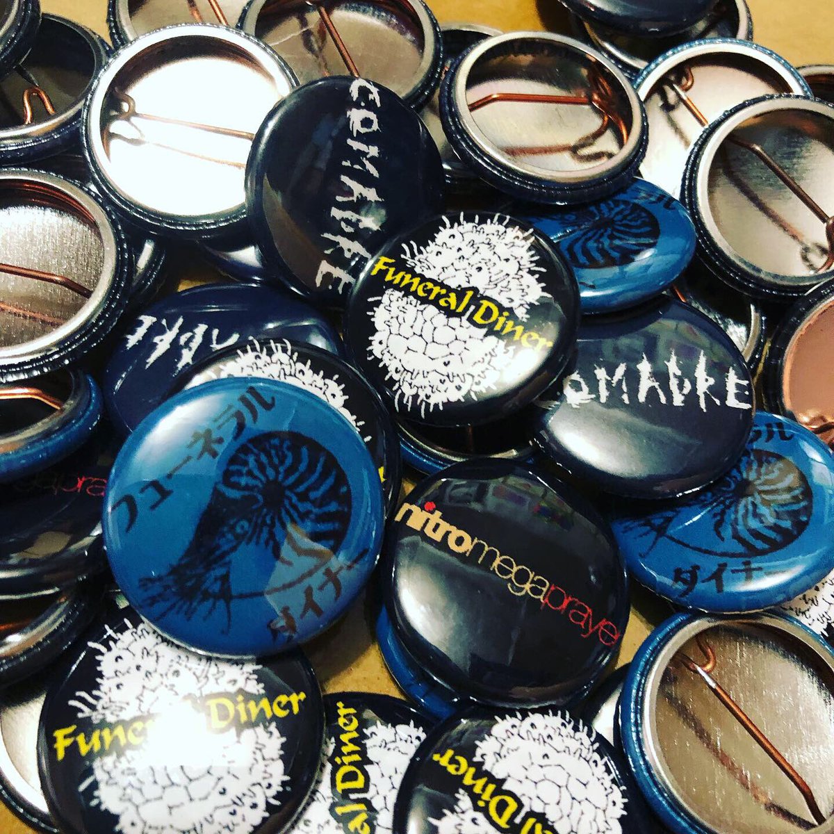 cosmicnote_uchu's tweet photo. レフトオーバー大量発掘されました。若気の至りで頼みすぎた系。
I found tons of leftover. #takefree
#portraitsofpast #punch #funeraldiner #comadre #nitromegaprayer #drdowner #cosmicnote https://t.co/MiYlSSLlKJ