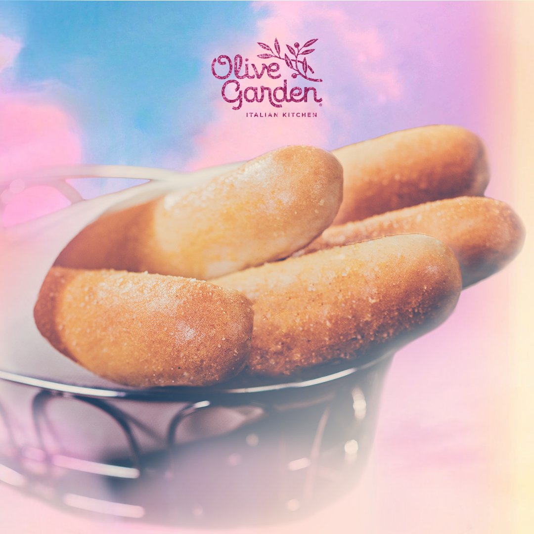 Us, every other day vs. us on our and <a href="/taylorswift13/">Taylor Swift</a>'s birthday. ✨ #HappyBirthdayTaylor