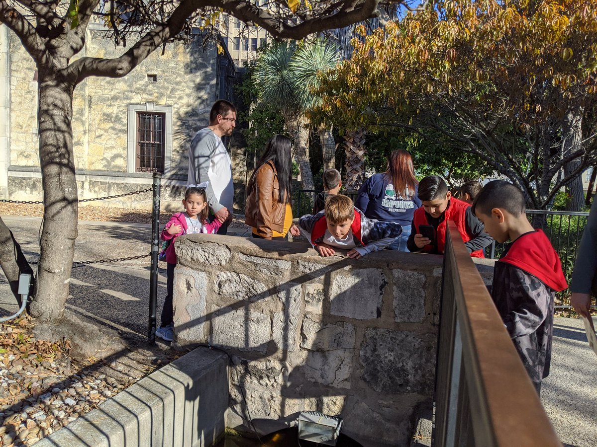 Charlottmac4's tweet photo. Highland Forest historians closing out their Republic of Texas unit w/ a visit to The Alamo @ECISDtweets @hfelem https://t.co/ARSlXKMIOm