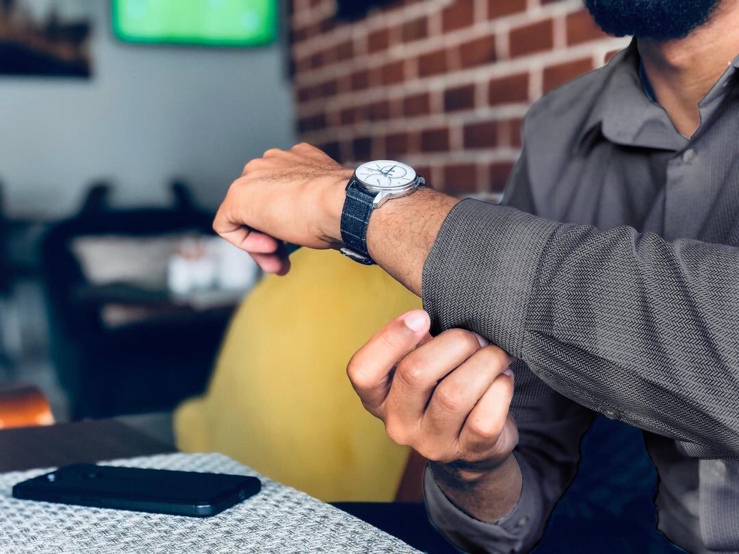strapbandits's tweet photo. Button down and unwind, the weekend is here! 
#strapbandits #instawatchclub #watchesofinstagram #watchporn #watchcollectinglifestyle #watchcollector #watchaddict #womw #watchgeek #watchstraps #watchfam #instawatches #wornandwound #customwatchstrap #customwatchstrap #vintagestrap https://t.co/lUjSQU7Tt8