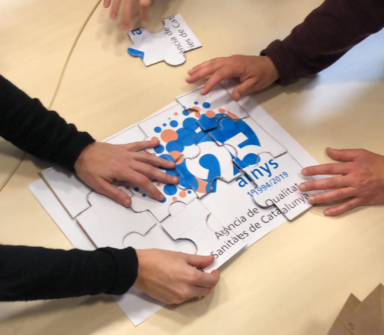 AQuAScat's tweet photo. Avui hem gaudit d'una jornada AQuAS excepcional on hem participat tot l'equip 👪👨‍👧‍👧👨‍👩‍👧‍👦👨‍👩‍👧‍👧#AQuAS Hem fet #TeamBuilding #Col·laboració #Cooperació i #25anys https://t.co/cELw2Ti3qt