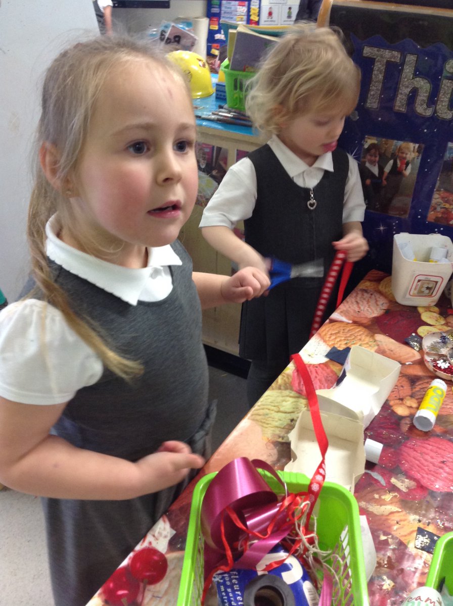 DartonNursery's tweet image. We have been making santa sleighs in nursery this week 🎅 @DartonPrimary #DPS_art