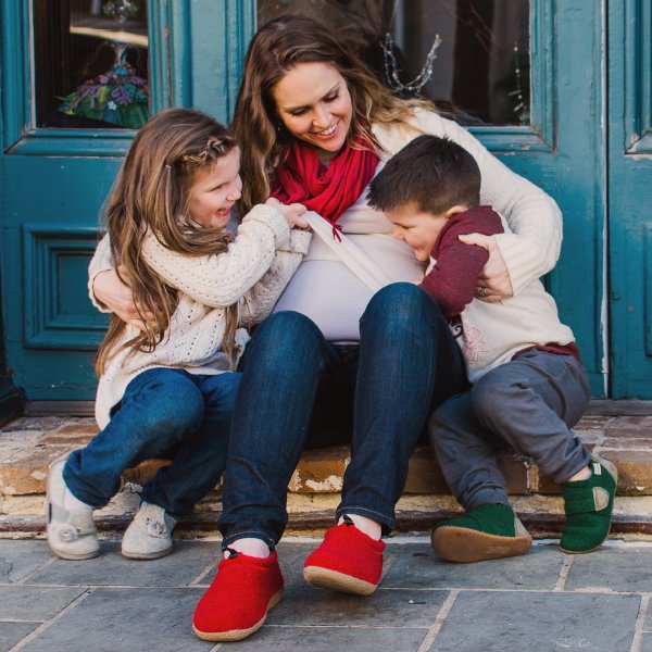 Our collection of warm and cozy slippers will give your loved ones all the feels. #slippers #shoplocalmn #schulershoesgiftguide

Shop now: bit.ly/2pWG7B3