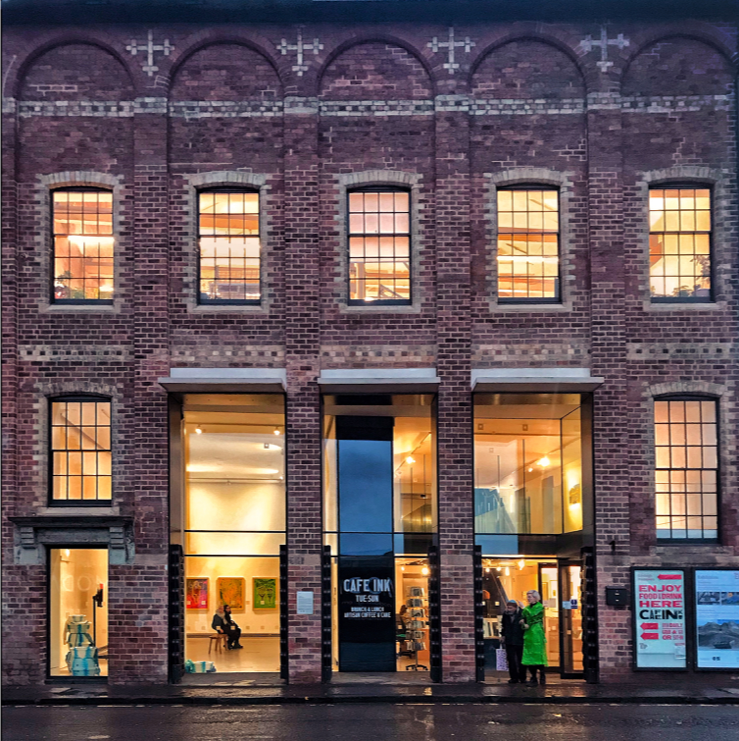 Edxmas's tweet photo. Opening its doors tomorrow for day 14 of #24doorsofadvent is Edinburgh Printmakers @EdinburghPrints. View critically acclaimed exhibitions and browse handcrafted pieces from artists and makers in the UK, crafty stocking fillers and unique gifts. More info: https://t.co/jvJMVvSDXB https://t.co/vRFcxnGGmT