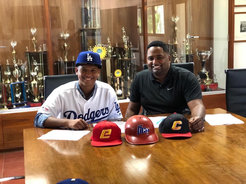 El llançador Justin Luna signa contracte professional amb <a href="/LosDodgers/">Los Dodgers</a> de Los Angeles. Una gran oportunitat pel jove llançador català. Molta sort Justin ⚾️🔝💪🏻