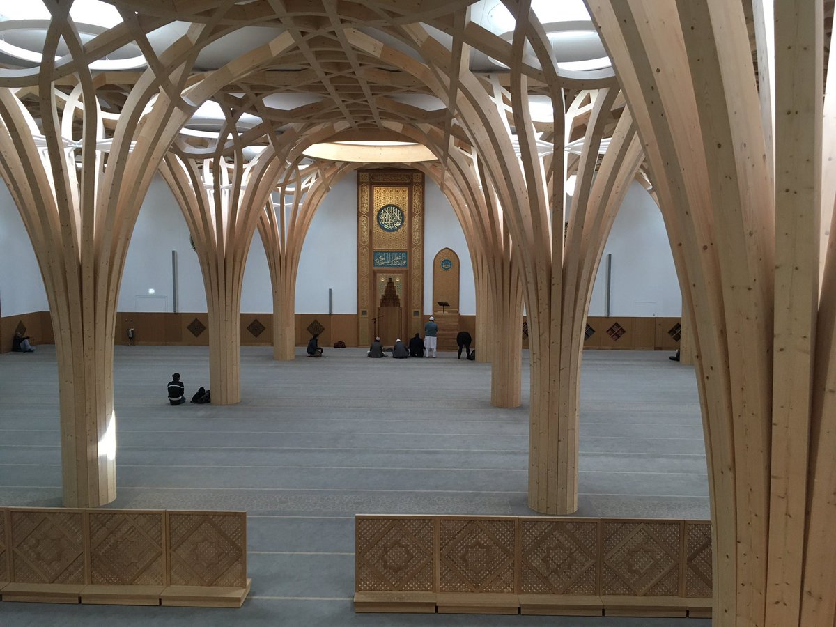 Thank you @CamCtrlMosque for welcoming us today. Engagement and health checks along with a tour of your magnificent facilities. Great also to see our new substantive Chief Exec - Congratulations Dorothy 🎉. <a href="/LukeSquibb1/">Luke Squibb</a> <a href="/EastEnglandAmb/">EEAST Ambulance Service</a> <a href="/jamespaulnorman/">James Norman</a> #WeAreEEAST