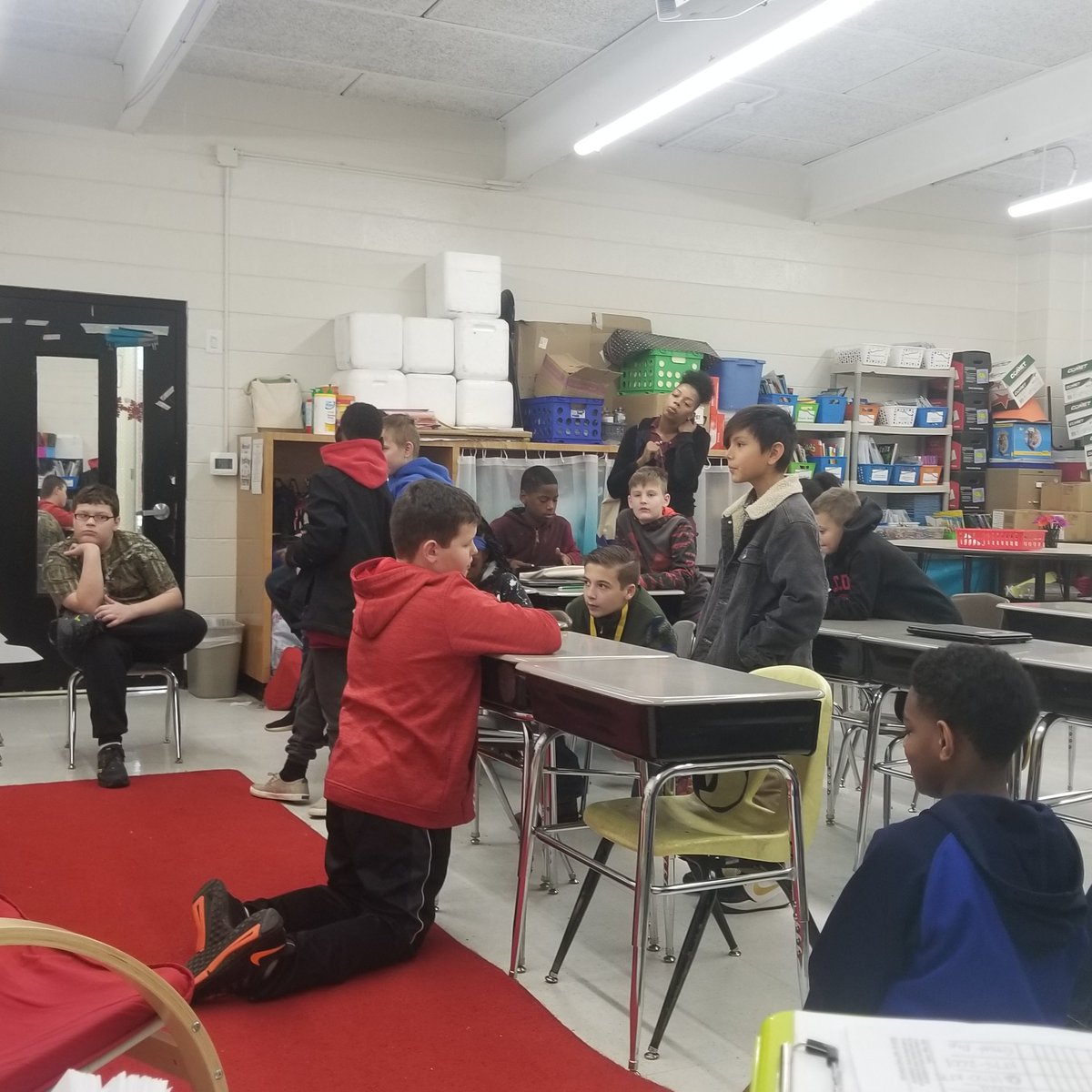 mrsmiller_teach's tweet image. Reviewing the first of the year science terms in the last few minutes of class. #sciencebuzz