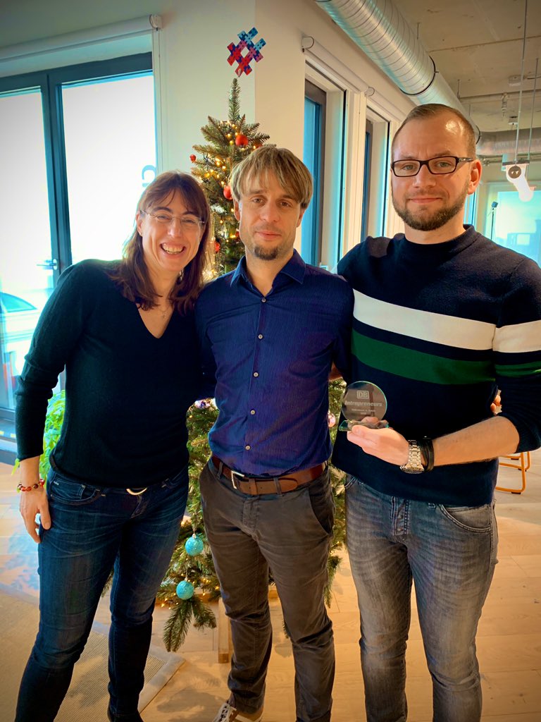 Nach der intensiven Designphase haben wir den Pitchday in der #digitalbase mit kleinen Hausaufgaben erfolgreich abgeschlossen!!! 😎 Yeees 💪🏻 #geilesteam #tripratr #dbintrapreneurs #deutschebahn