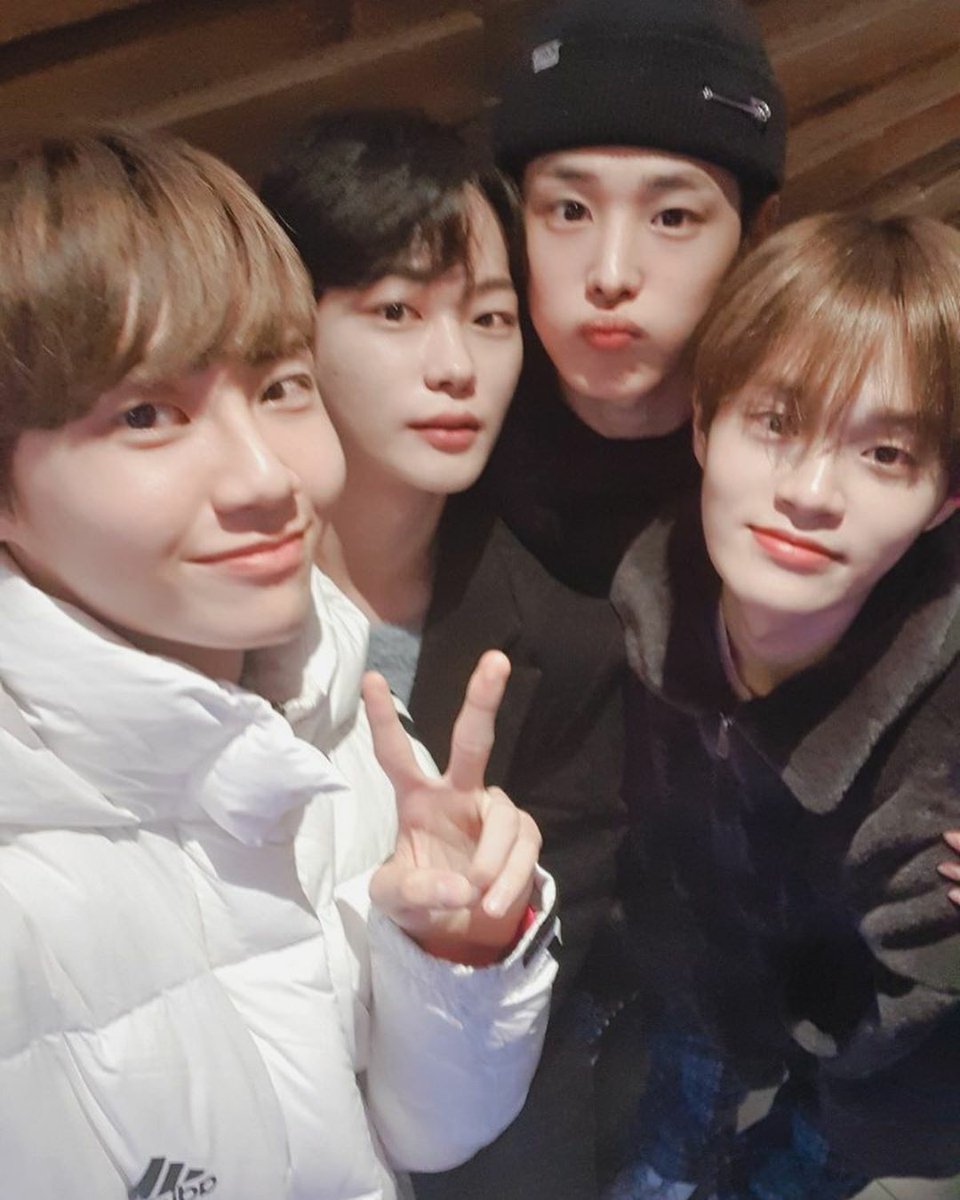 BY9LAT's tweet photo. [#INSTAGRAM | 13.12.19]

Actualización de Byungchan junto a Jinhyuk, Sejin y Daehwi. 
Parace que todos fueron a ver Frozen 2.

"¡Finalmente! Jajaja"

#BY9_Debut_2020 #BY9_DEBUT #We_Need_BY9 #ProudToBeDear9 #AlwaysWithBY9 #our_universe #For_Nine 

©jinhyukism https://t.co/CKCntOS8Qn