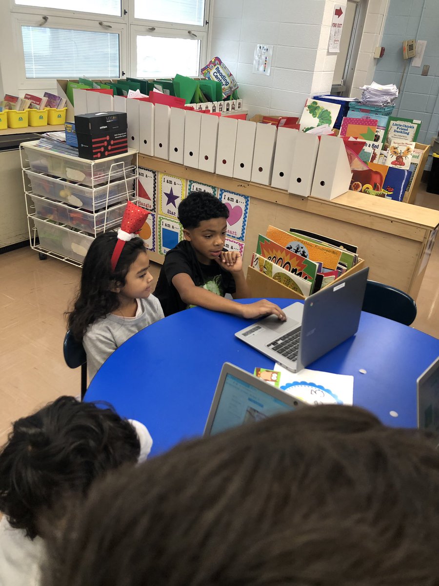 dauchert2210's tweet photo. Working with our K students to code! Way to go, 4th graders! π@Jen1Curry @kristymc24 #MOTSDHourofCode2019 https://t.co/w59UcNUBlv