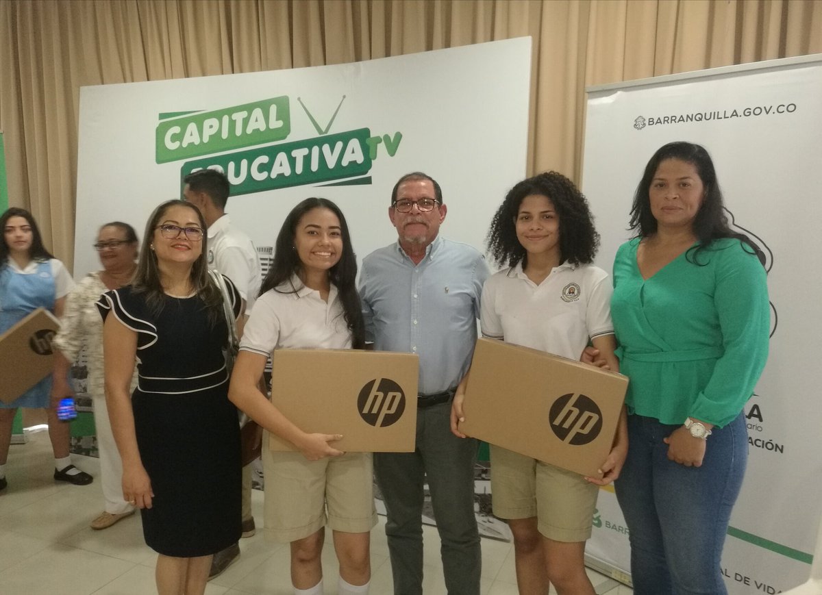 sameni23's tweet photo. SED Barranquilla premia estudiantes destacados en Pruebas Saber 11 https://t.co/5ekCtheH9c