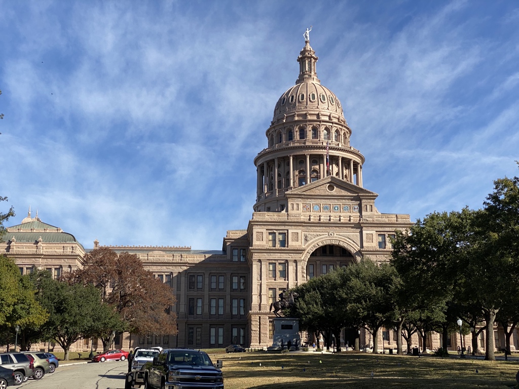matthewogray's tweet photo. Spending a few hours in Austin to talk about peer to peer car sharing. I mean, not my favorite dome, but you look okay Texas. 😁 https://t.co/oY4AomQ73X