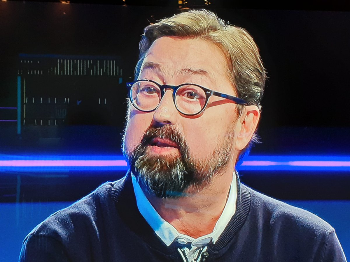 [🔴] L'@ArmandoLatorre_ va començar el 2019 amb una malaltia sense cura i la solució passava per un transplantament dels 2 pulmons que ha estat possible aquest mateix any. Sens dubte, aquest serà un moment de la seva vida que no oblidarà mai 📱 #AraiAquí2019 <a href="/vallhebron/">Vall d'Hebron</a> #OCATT