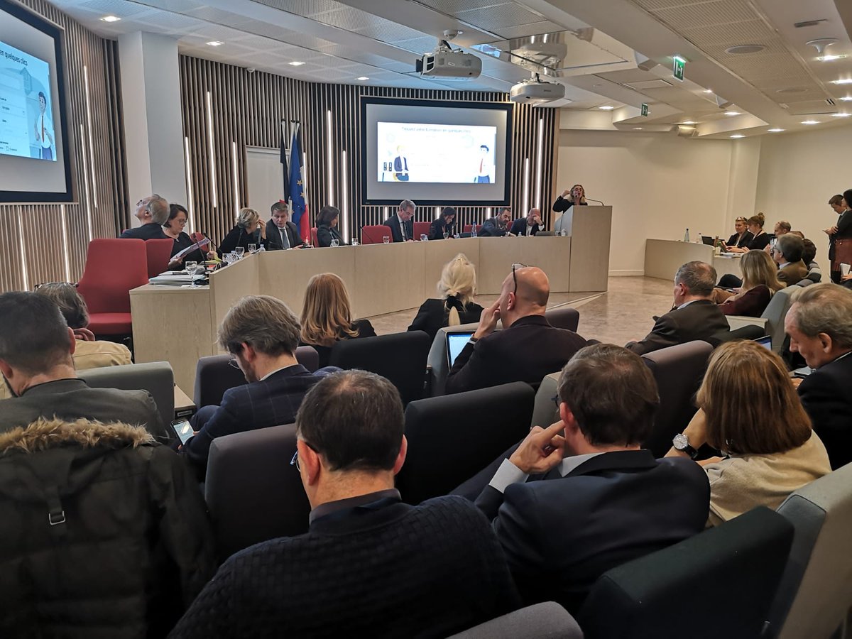 Manuel Ducasse et <a href="/carolinectorza/">Caroline Ctorza</a> présentent en #AGCNB la toute nouvelle plate-forme de formation continue. Objectif : recenser les formations continues pour les avocats proposées par les écoles, universités, organismes privés... 
👉 formations.avocat.fr