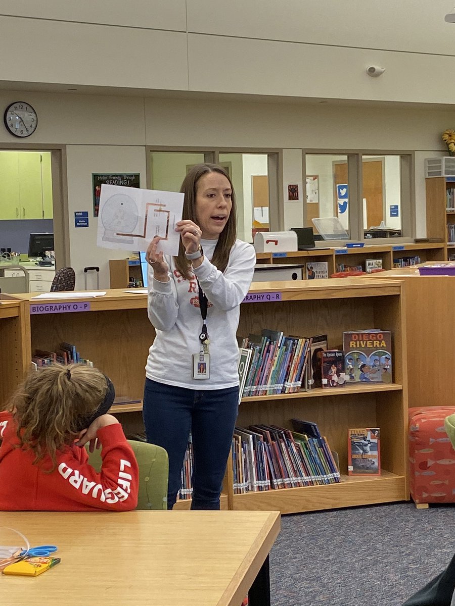 Using our knowledge of circuits to make light up holiday cards!! @MediaSRE <a href="/mleach2/">Mel Leach</a> <a href="/SJillHarrison/">Jill Harrison</a>