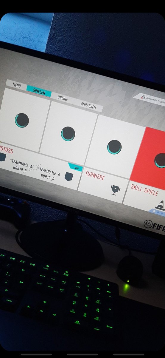 sialeitna's tweet photo. @EAHelp my fifa 20 looks like this i cant play a game i also tried to reinstall but its still the same problem https://t.co/bNjzrfaBZX