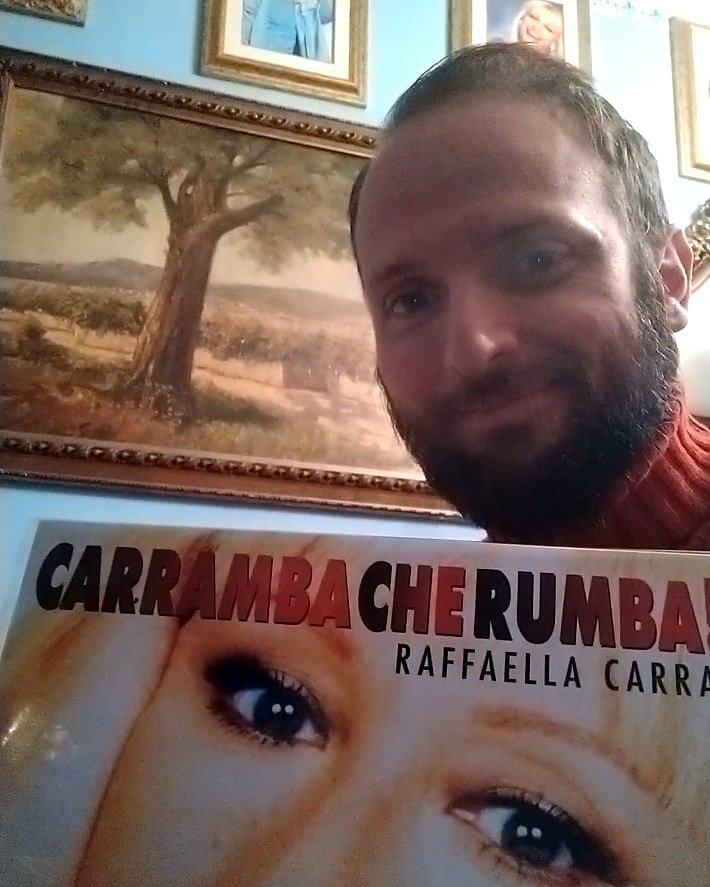 AlexAlexander82's tweet photo. #gioia#carrambacherumba#lp#emozioni con @raffaella https://t.co/tAqG7Z6lfq