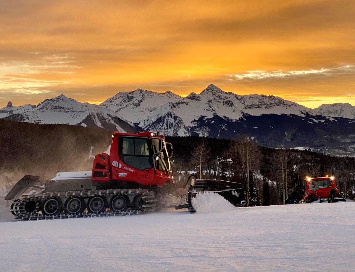 AndySteinWx's tweet photo. It doesn't get much more Colorado than this.
A snowcat maneuvering the mountains amidst a gorgeous sunset lit backdrop of the San Juan mountains at @Telluride
#ColoradoIsOpen #Telluride #SanJuans #Snowcat #SkiCountry #AMountainForEveryone
Photo by: Drufur https://t.co/tTL5cLXmAH