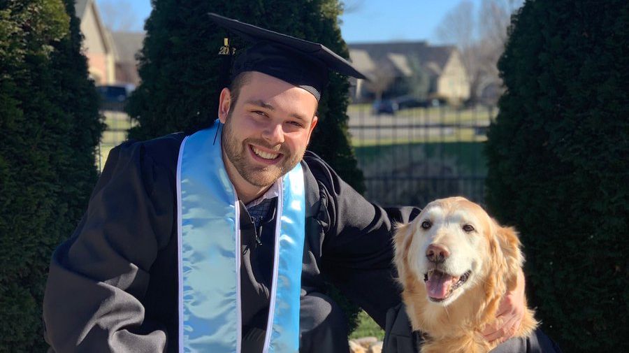 WichitaState's tweet image. #GraduationSZN 🎓🐕 #wsunow