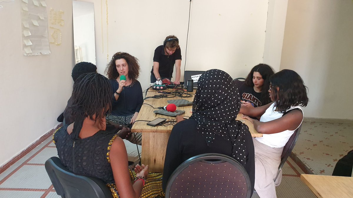 Cet après-midi, au siège régional de l'ONG 3D à Saint-Louis, avec <a href="/MicrocampRadio/">Microcamp Radio</a> (Radio Activité) nous co-créons une émission radiophonique. #Bruits2Tambours 
.<a href="/antoinelalanned/">Antoine Lalanne Desmet</a>